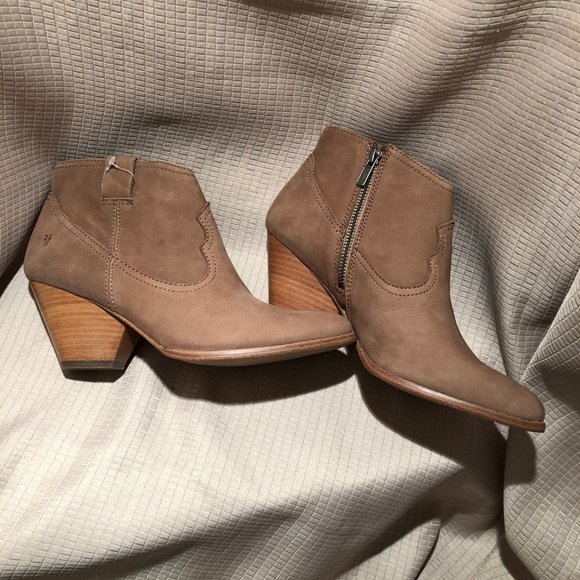 Frye Reina women leather western chunky block heel booties 9.5